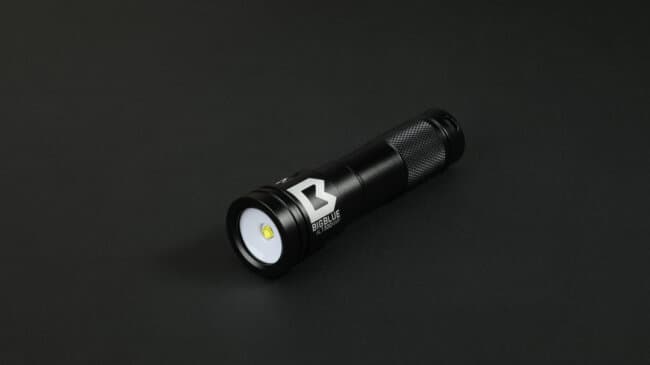1300-Lumen Extra-Wide Beam LED Dive Light immagine 1