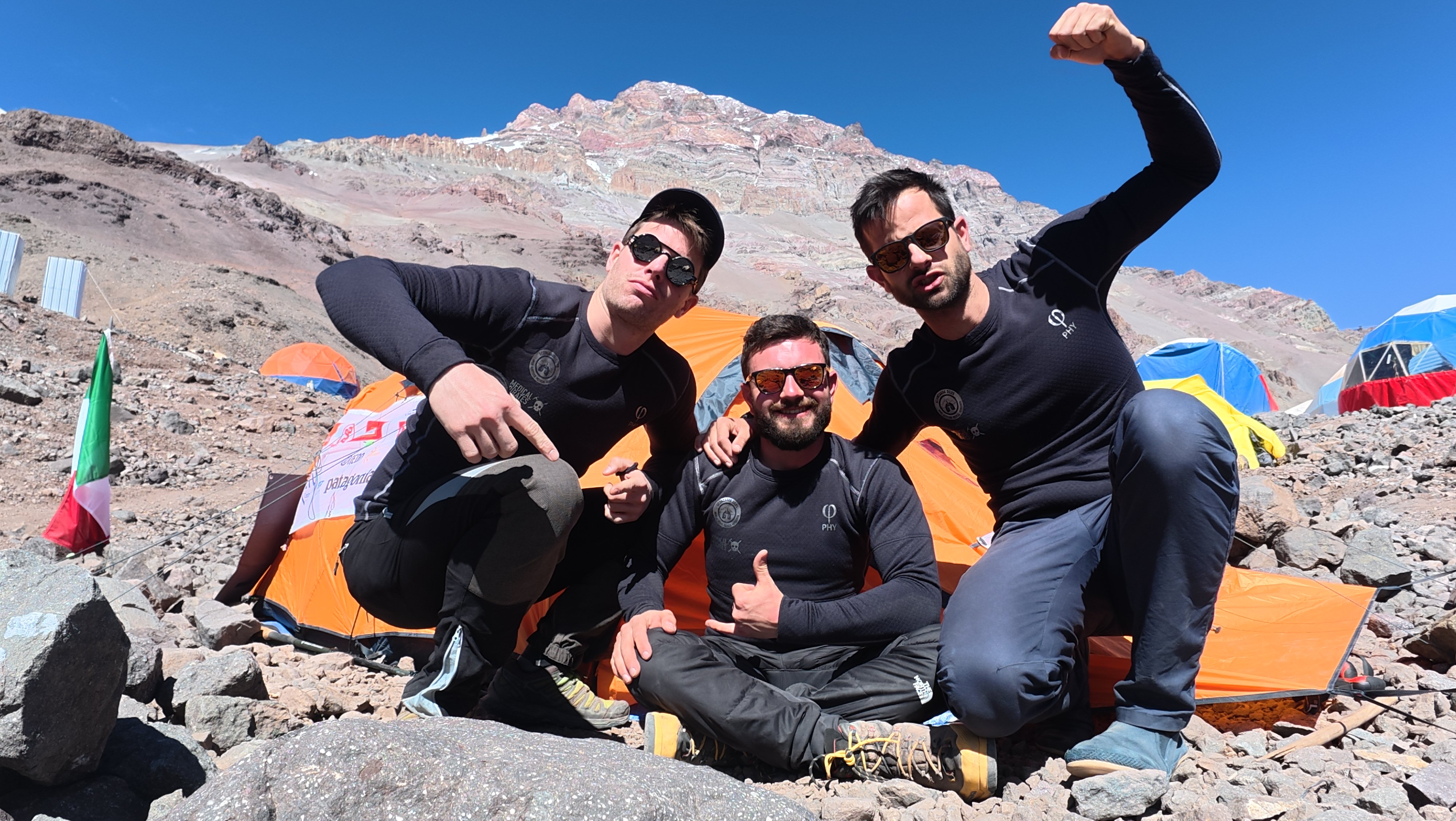 Il team al completo prima della salita sull’Aconcagua