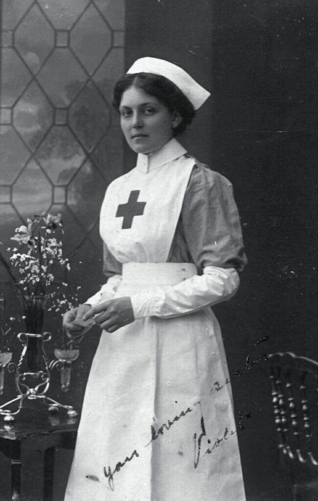 Violet Jessop con la divisa da VAD
