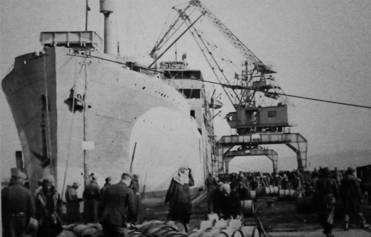 Fotografia storica della prua della Motonave Viminale